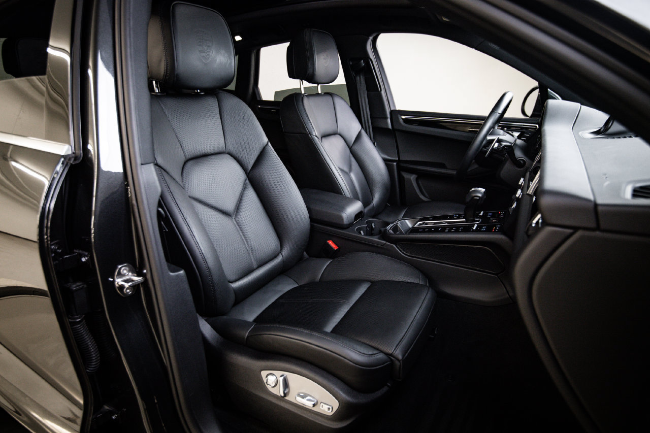 Certified 2026 Porsche Macan AWD/4WD image 29