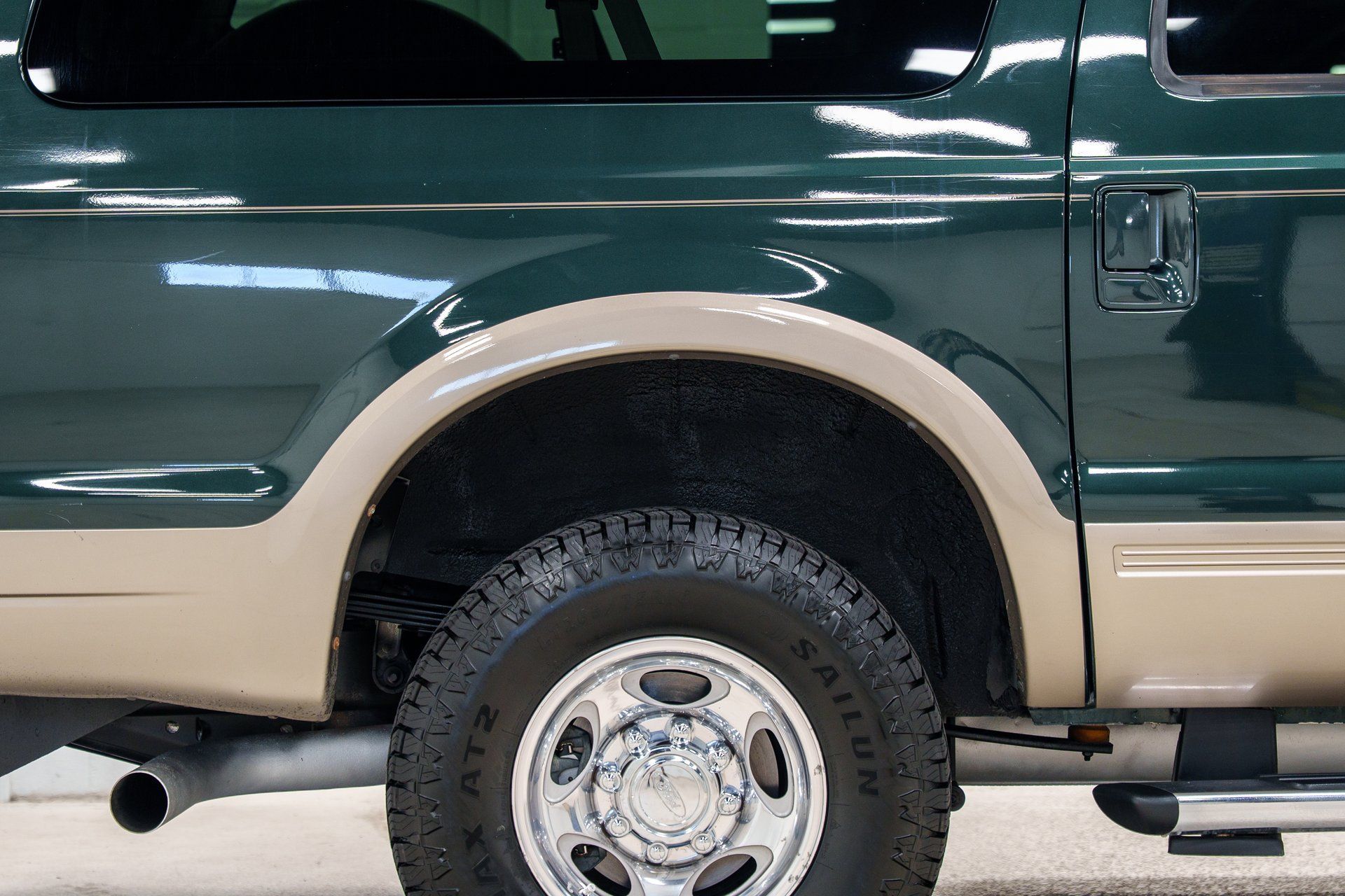 Used 2004 Ford Excursion Eddie Bauer AWD/4WD image 29