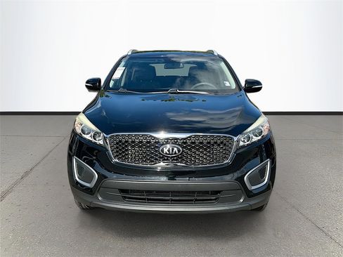 Used 2017 Kia Sorento LX image 2