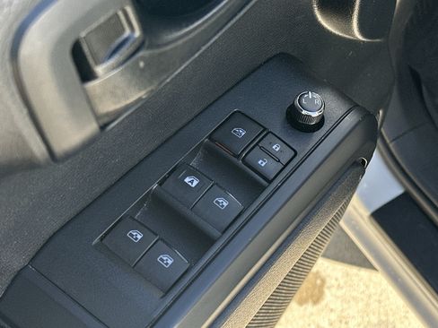 Used 2018 Toyota Tacoma SR w/ SR Convenience Package AWD/4WD image 14