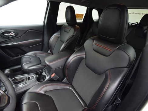 Certified 2022 Jeep Cherokee Trailhawk image 17