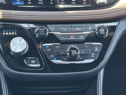 Used 2021 Chrysler Pacifica Limited w/ Premium & Safety Sphere Group FWD image 21