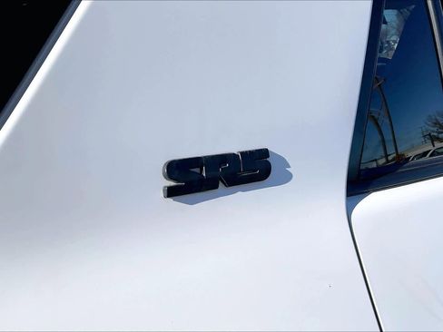 Used 2019 Toyota 4Runner SR5 Premium image 9