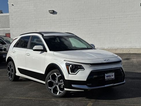 New 2025 Kia Niro EX Touring image 2