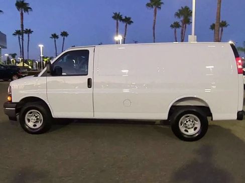 Used 2025 Chevrolet Express 2500 w/ Driver Convenience Package RWD image 5