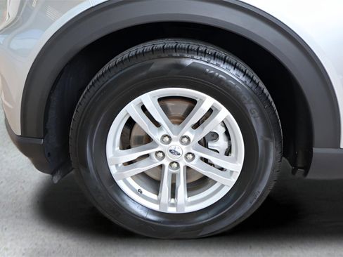 Used 2021 Ford Explorer XLT image 9