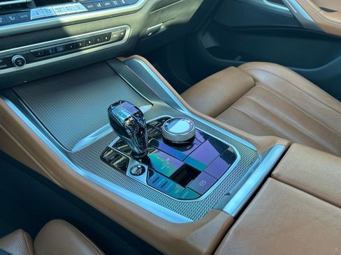 Used 2022 BMW X6 xDrive40i w/ Executive Package image 18