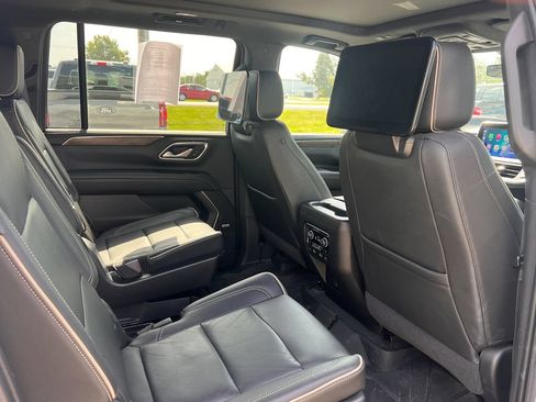 Used 2021 Chevrolet Suburban Premier AWD/4WD image 19