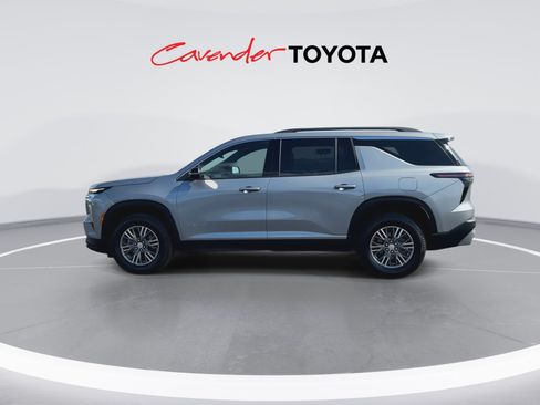 Used 2026 Chevrolet Traverse LT FWD image 5