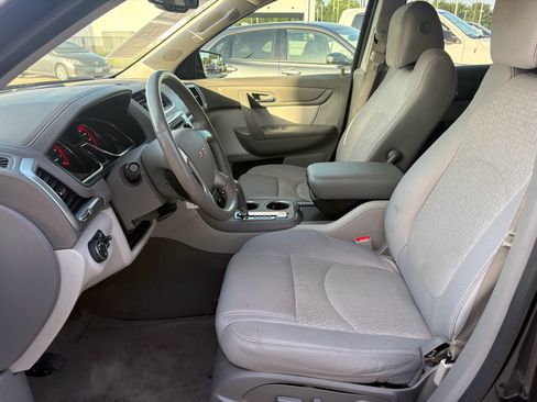 Used 2015 GMC Acadia SLE FWD image 7