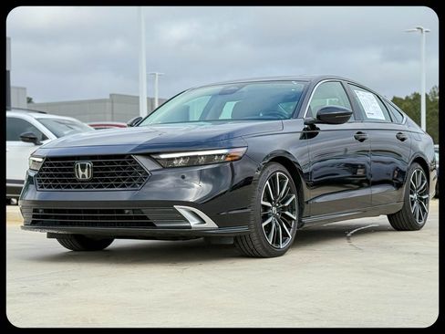 Used 2024 Honda Accord Touring image 3