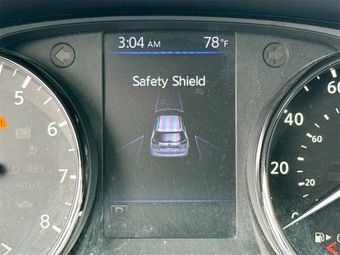 Used 2018 Nissan Rogue SV image 13