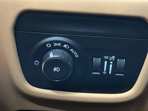 Used 2024 Jeep Grand Cherokee L Summit AWD/4WD image 36