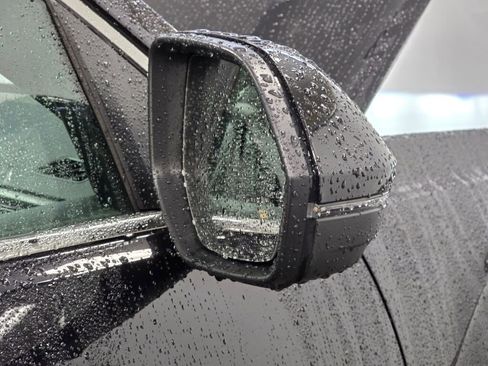 Used 2024 Volkswagen Atlas Cross Sport SEL Premium R-Line image 29