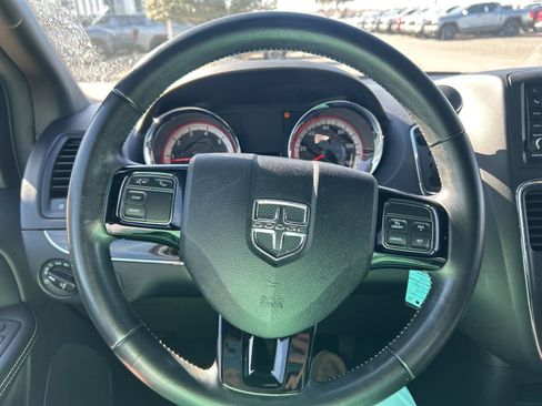 Used 2019 Dodge Grand Caravan SE image 15