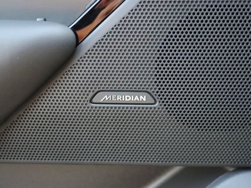 Used 2025 Land Rover Range Rover Velar Dynamic HSE image 12