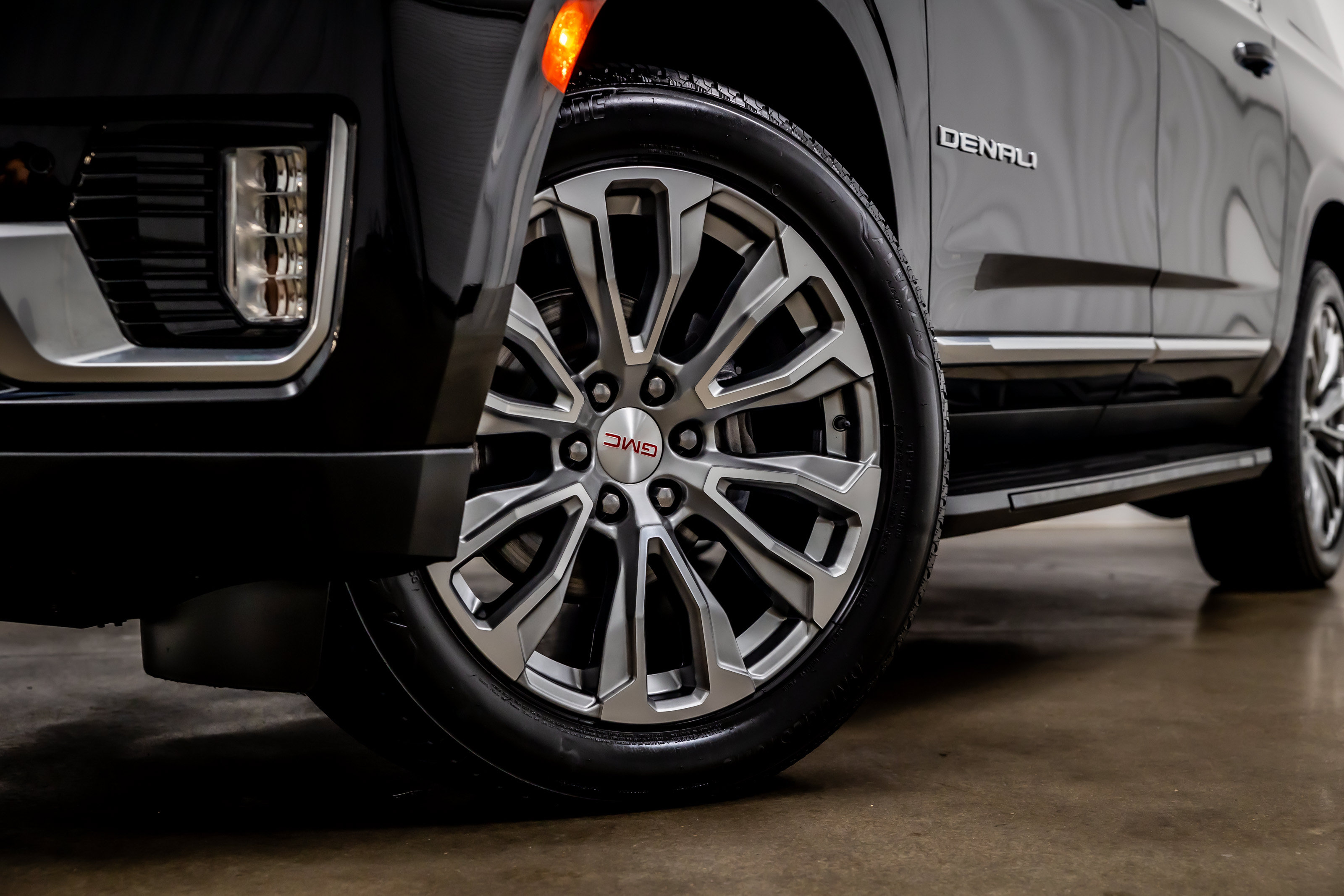 Used 2023 GMC Yukon XL Denali AWD/4WD image 21