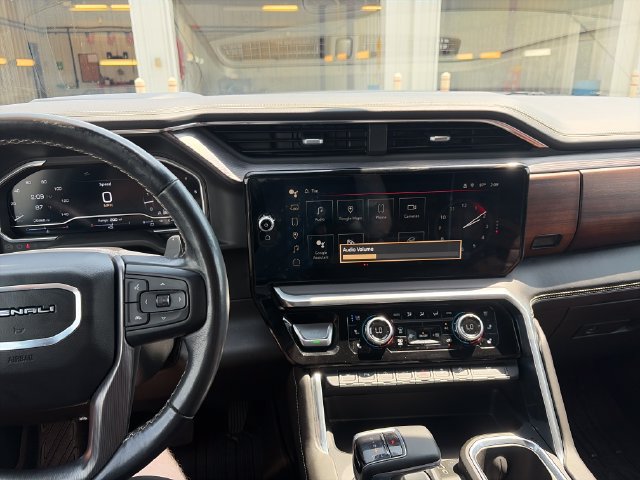 Used 2023 GMC Sierra 1500 Denali Ultimate AWD/4WD image 18