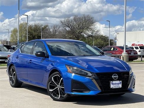 Used 2025 Nissan Altima 2.5 SR image 2