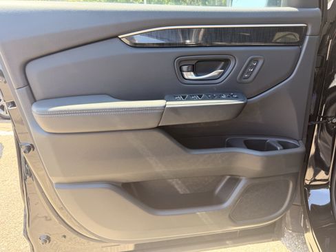 Used 2023 Honda Pilot Elite image 12