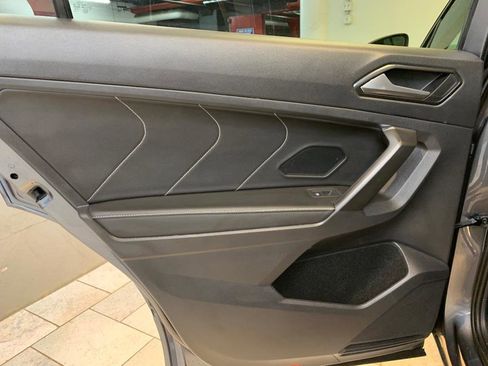 Used 2022 Volkswagen Tiguan SE R-Line image 40