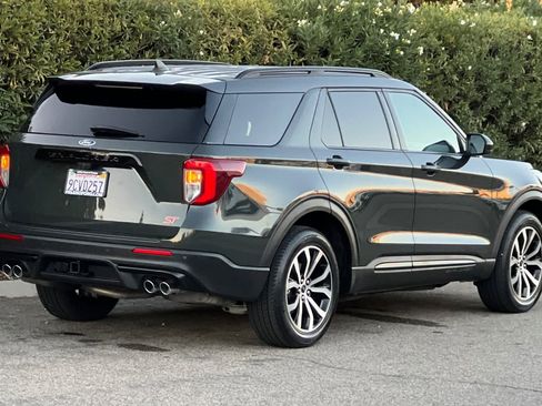 Certified 2022 Ford Explorer ST image 2