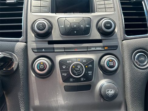 Used 2018 Ford Taurus SEL image 27