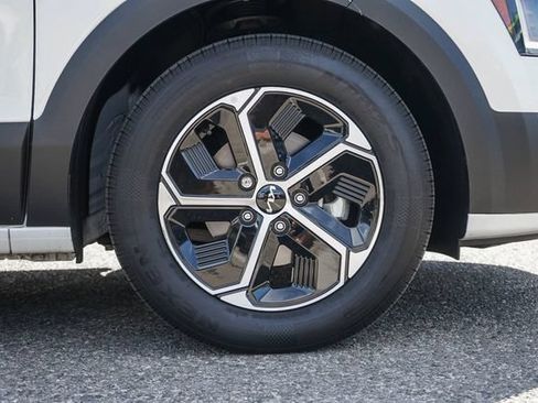 Certified 2025 Kia Niro EX FWD image 13