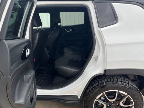 Used 2025 Jeep Compass Trailhawk AWD/4WD image 12