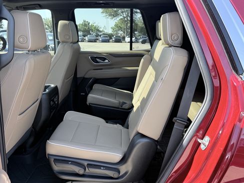 Used 2023 Chevrolet Tahoe Premier w/ Premium Package RWD image 32