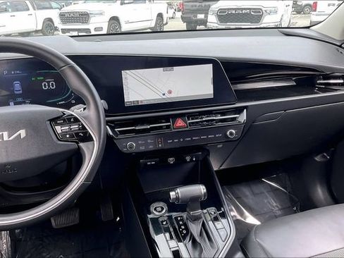 Used 2023 Kia Niro EX image 5