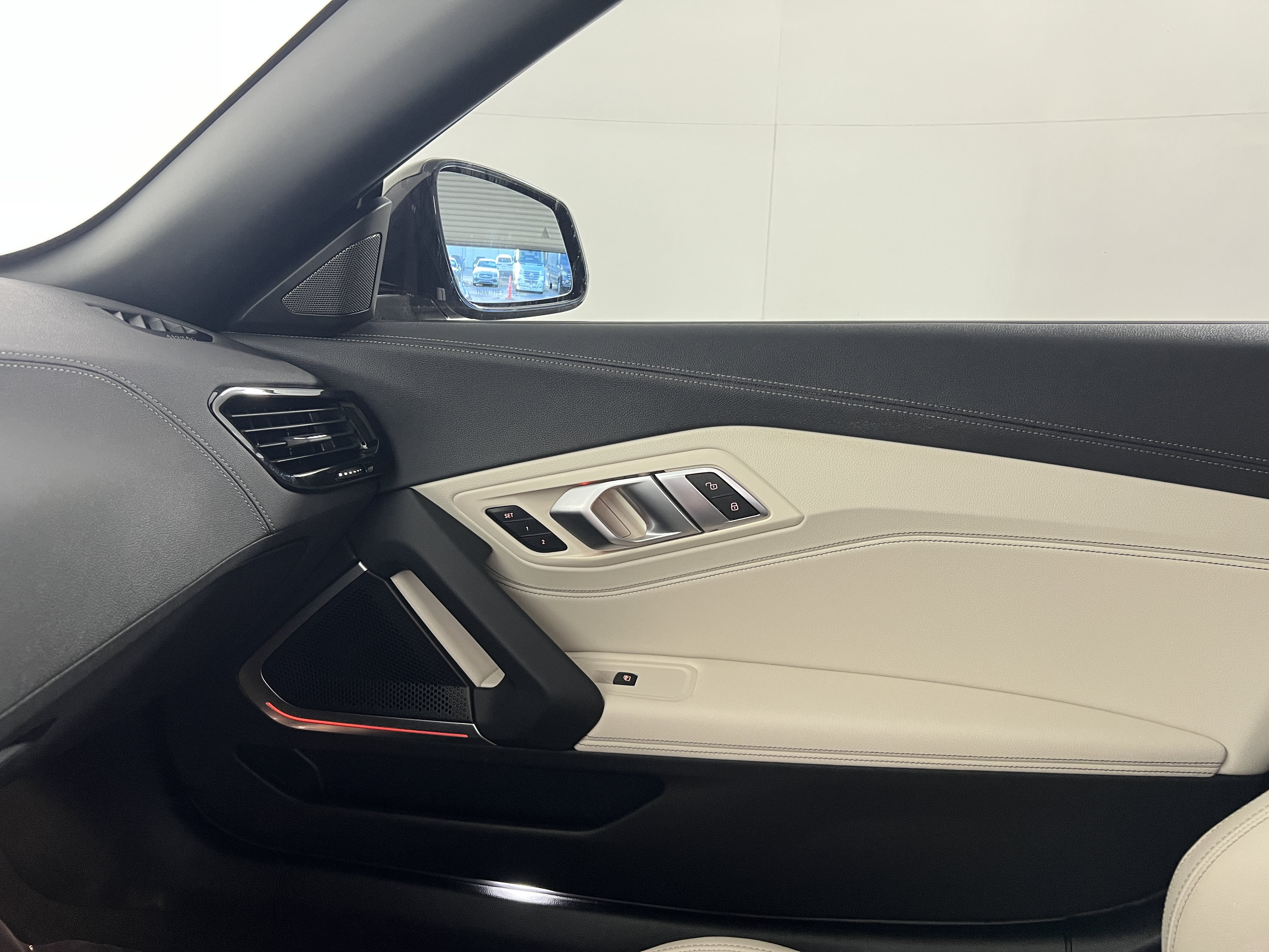 Used 2025 BMW Z4 M40i w/ Premium Package RWD image 13