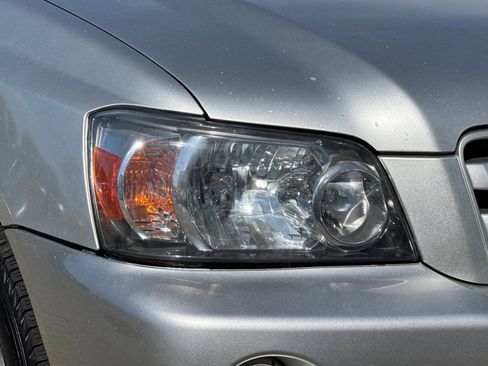 Used 2007 Toyota Highlander w/ 3rd Row image 10