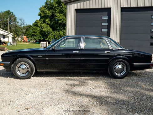 Used 1988 Jaguar XJ6 RWD image 1