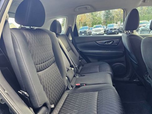Used 2017 Nissan Rogue SV image 10