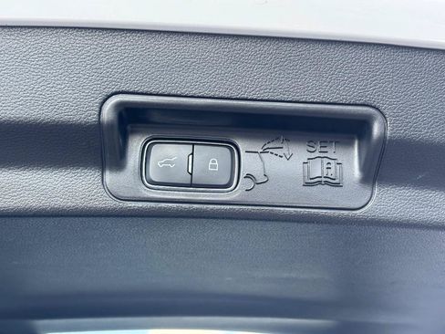 Used 2020 Ford Explorer XLT RWD image 32