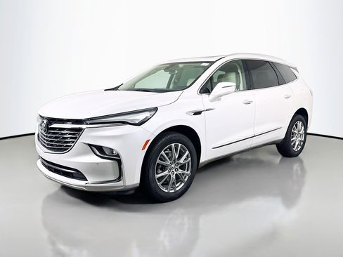 Used 2023 Buick Enclave Essence w/ Experience Buick Package FWD image 4