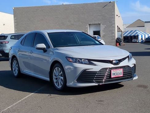 Used 2024 Toyota Camry LE image 3