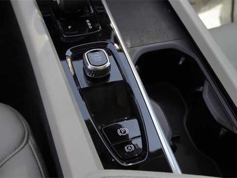 Used 2022 Volvo S60 B5 Momentum w/ Premium Package image 23