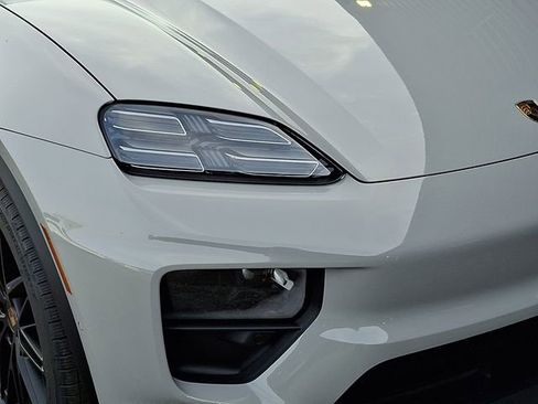 New 2026 Porsche Macan 4 Electric image 11