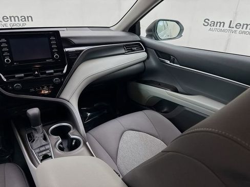 Used 2022 Toyota Camry LE image 21