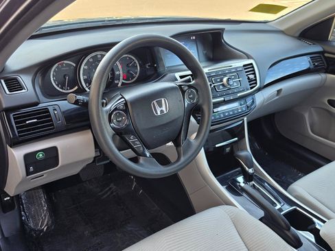 Used 2017 Honda Accord LX image 9