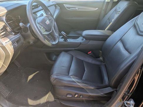 Used 2018 Cadillac XT5 Luxury w/ Driver Awareness Package image 9