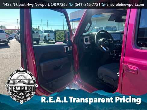 Used 2024 Jeep Wrangler Unlimited Sahara AWD/4WD image 13