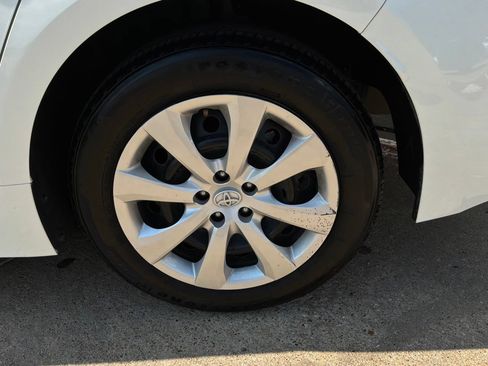 Used 2025 Toyota Corolla LE FWD image 9