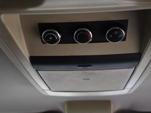 Used 2014 Chrysler Town & Country Touring-L FWD image 20