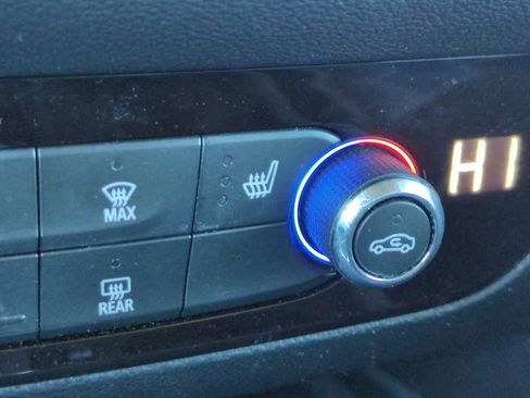 Used 2020 Buick Enclave Essence w/ Sound and Sites Package image 24