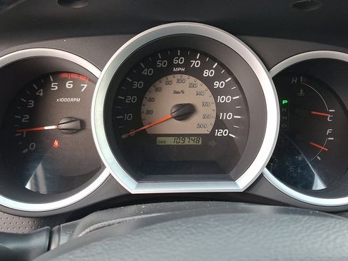 Used 2010 Toyota Tacoma PreRunner image 22