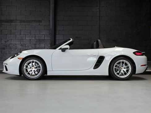 Used 2021 Porsche 718 Boxster w/ Premium Package RWD image 4