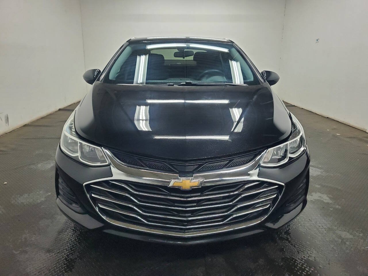 Used 2019 Chevrolet Cruze LS w/ LS Convenience Package FWD image 2